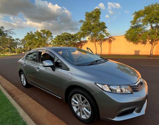 HONDA CIVIC 1.8 LXS 16V FLEX 4P AUTOMÁTICO HONDA CIVIC 1.8 LXS 16V FLEX 4P AUTOMÁTICO